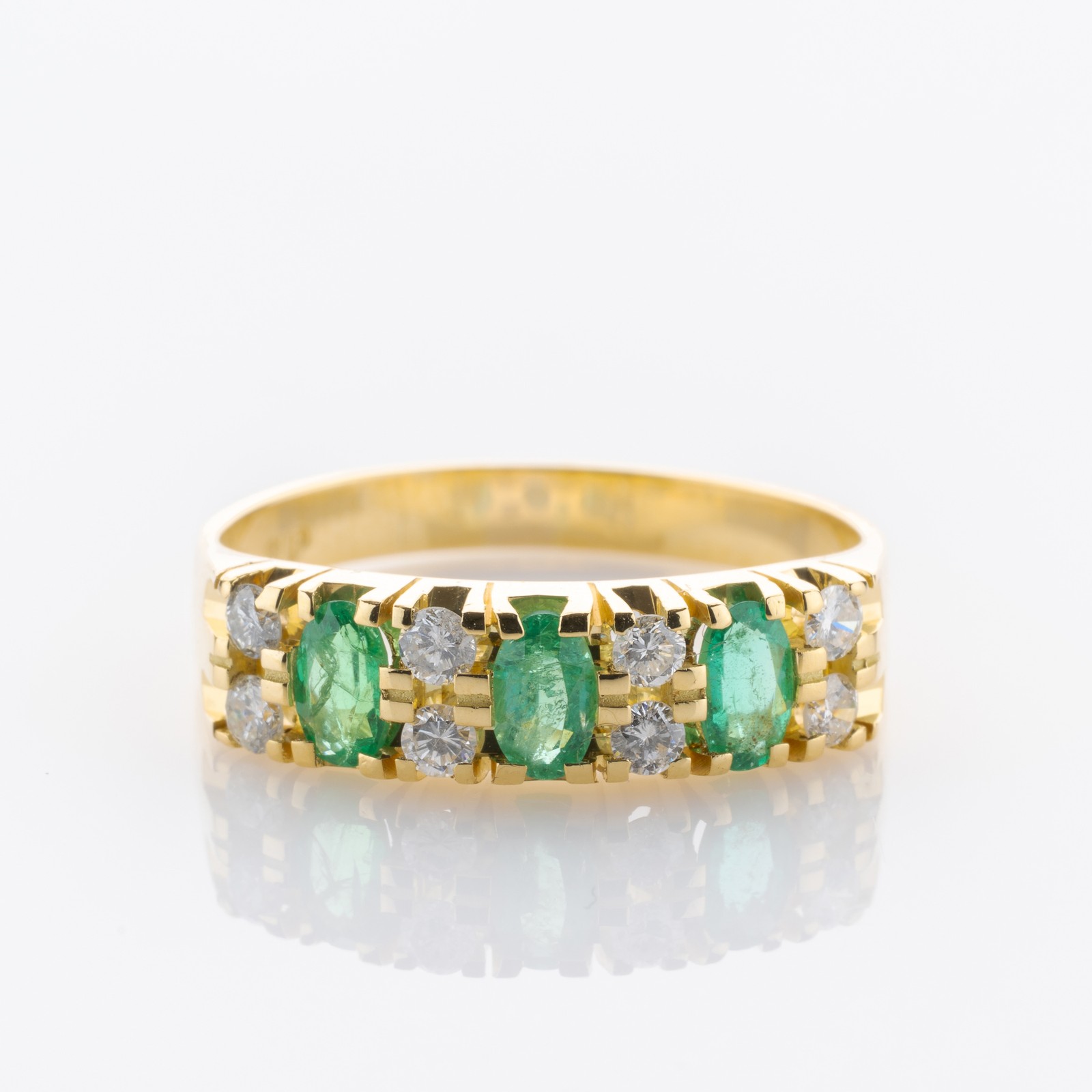 0.70 ct Emerald and 0.24 ct Diamond Ring in 18K Yellow Gold