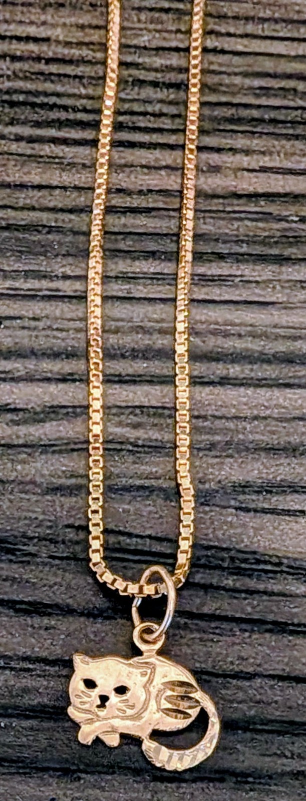 14k Yellow Gold Sleeping Cat Charm Necklace Pendant ~ 0.5g 19″ Chain