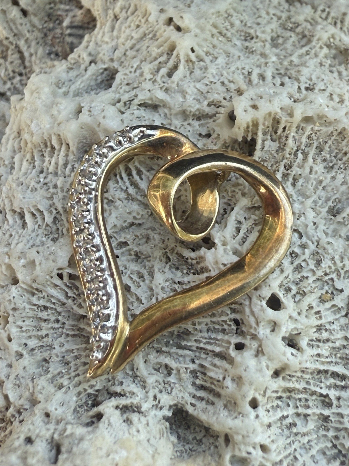 10K Solid Yellow and White Gold Heart Pendant Diamond Chip 1.1 Gram