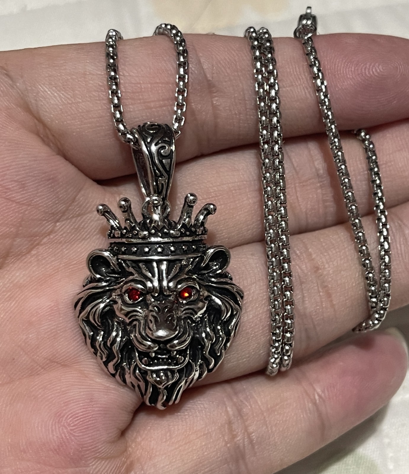 Calm Lion king Crown Animal Jungle Leo Men Cubic Zirconia Pendant silver-plate