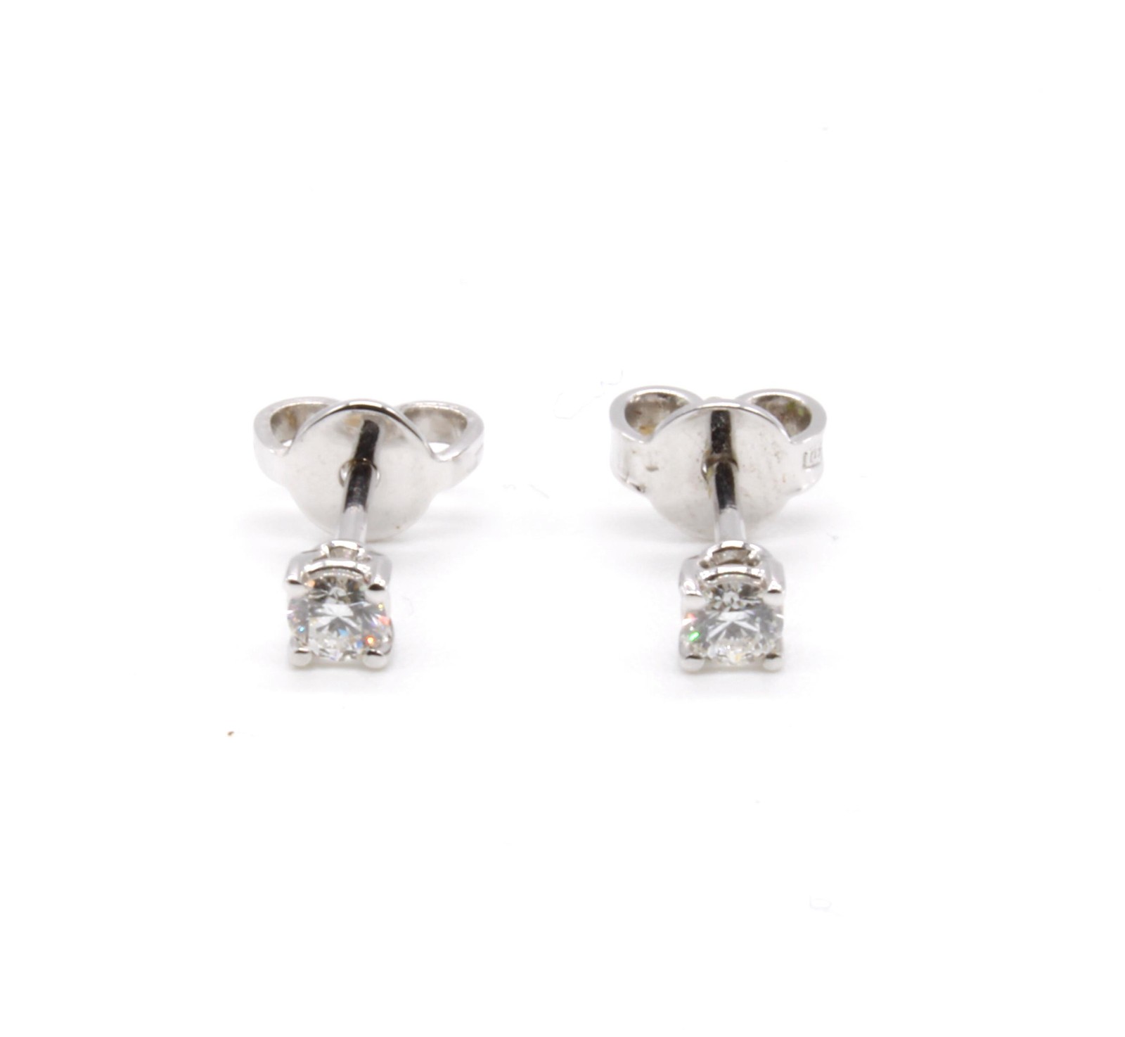 18KT WHITE PORE LOBE LIGHT POINT EARRINGS NATURAL DIAMONDS 0.20