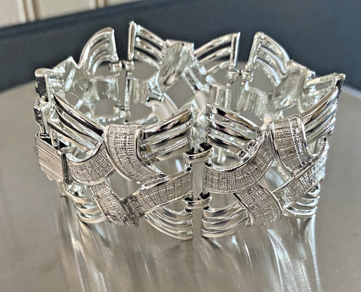 Vintage Signed Pegasus Coro Rhodium Plated Panel Link Bracelet Pristine