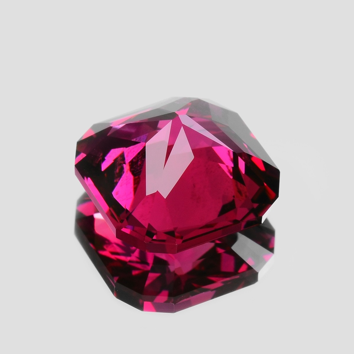 4.12Cts Beauteous Natural Rhodolite Garnet 9mm Fashion Square Cushion Cut Gem