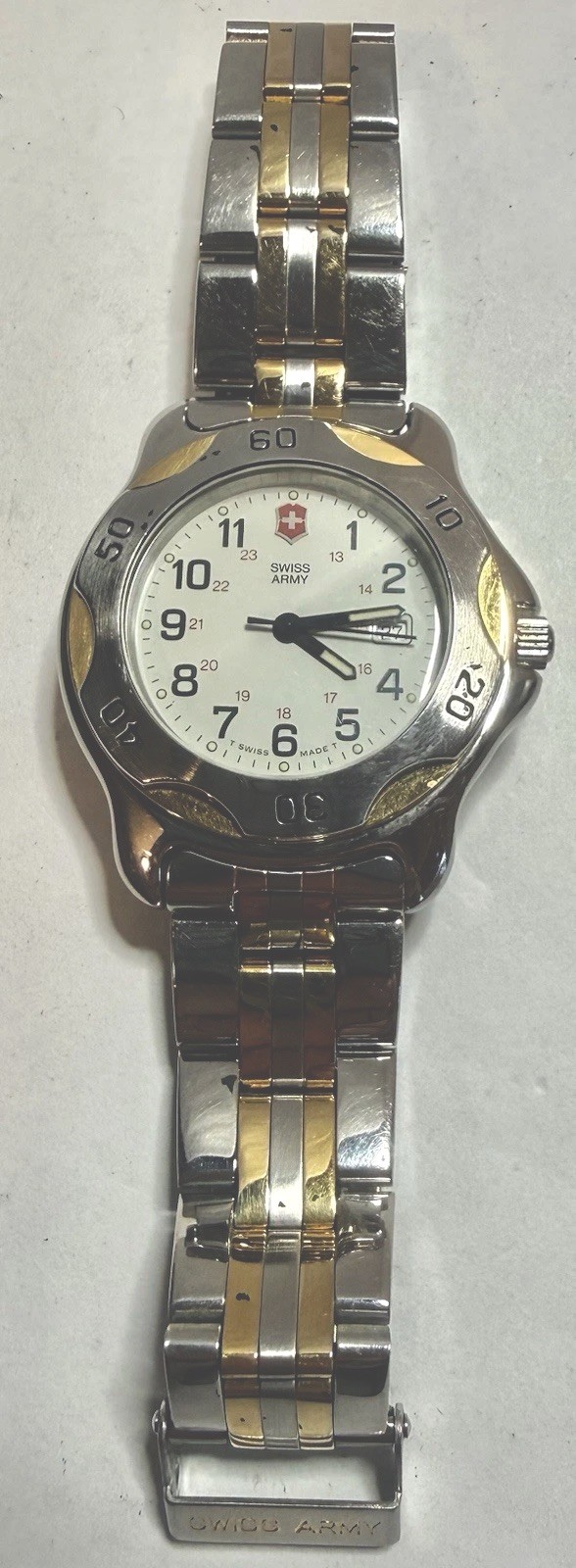 VINTAGE QUARTZ WOMENS AUTHENTIC SWISS ARMY DATE WRISTWATCH FRESH BATTERY