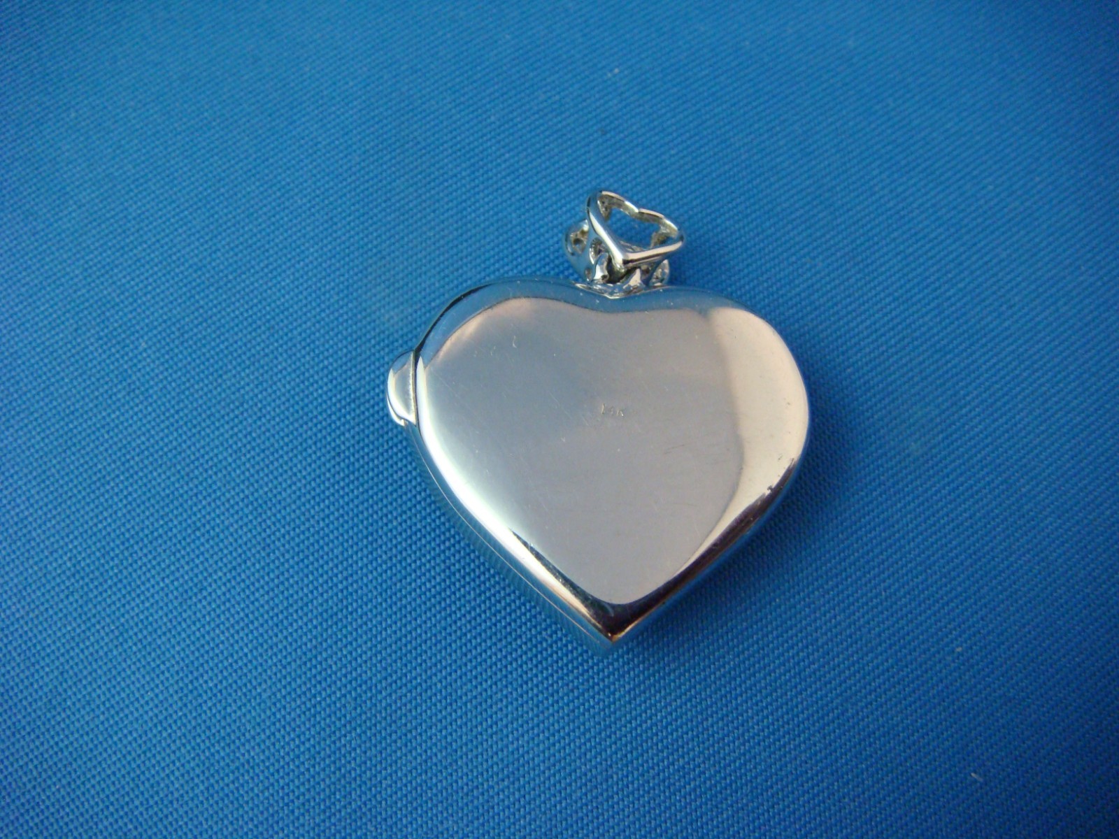 14 KT WHITE GOLD HEART SHAPE HAPPY DIAMONDS PENDANT-LOCKET 8.8 GRAMS