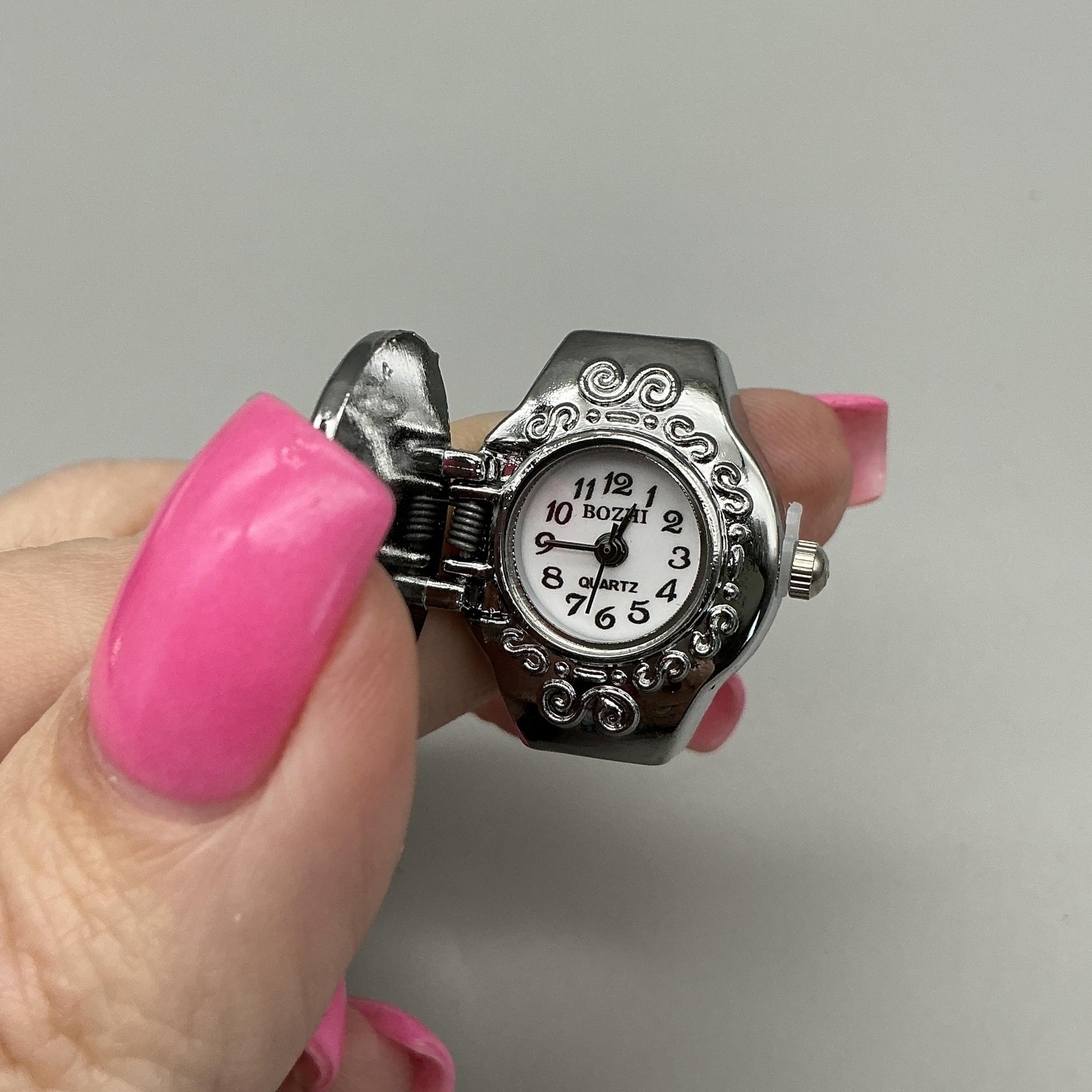 Bozhi Ring Watch Womens 20mm Hidden Dial Green Crystal Floral New Battery