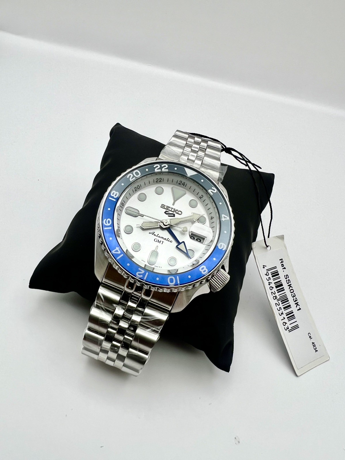 Seiko 5 Sports GMT SSK033K1 – Silver Cloud “Batman” Automatic 42.5mm 100m NEW