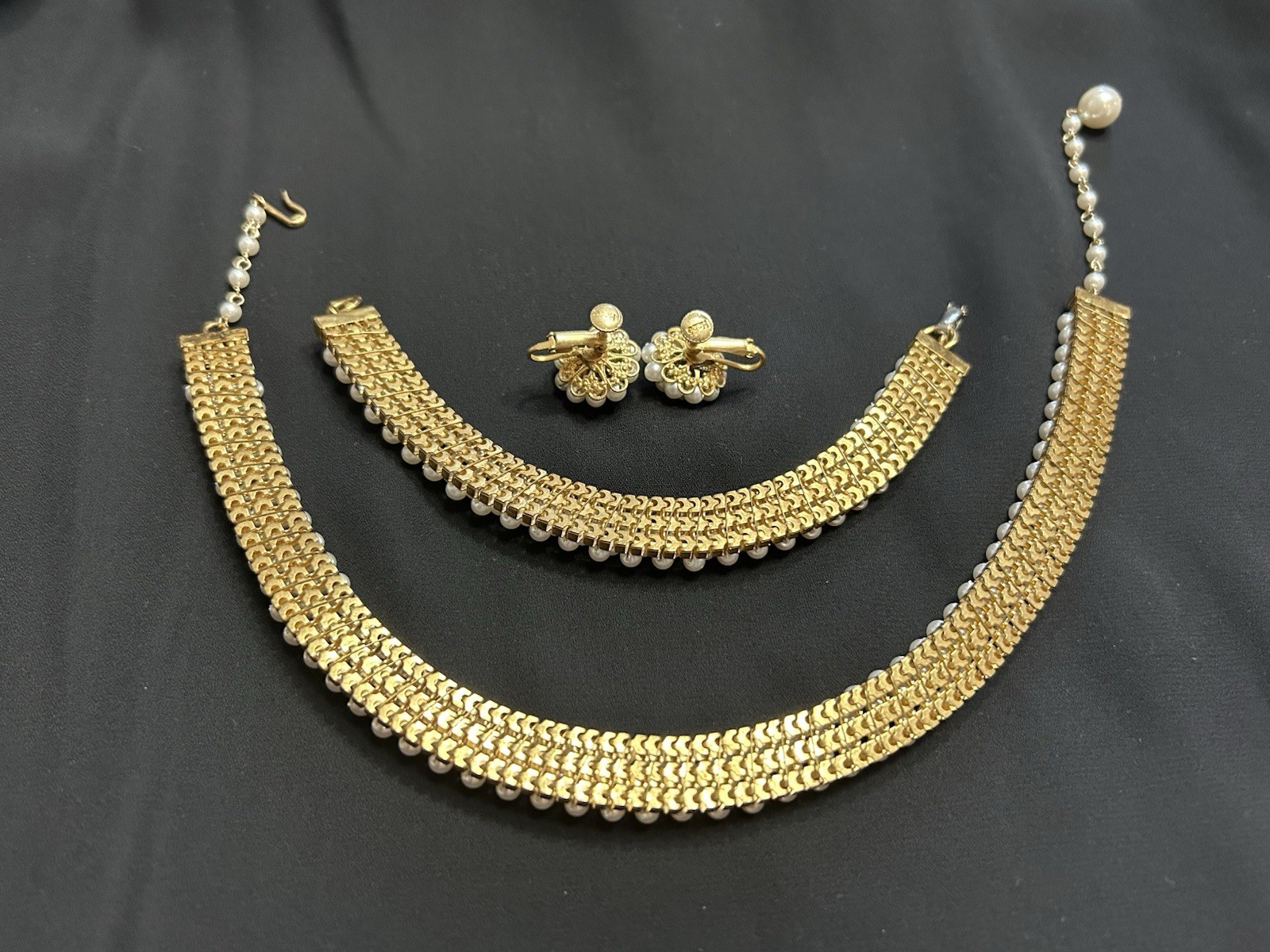 Vintage HOBE Faux Pearl~Gold Tone Jewelry Set Necklace, Bracelet,Earrings 3pc.