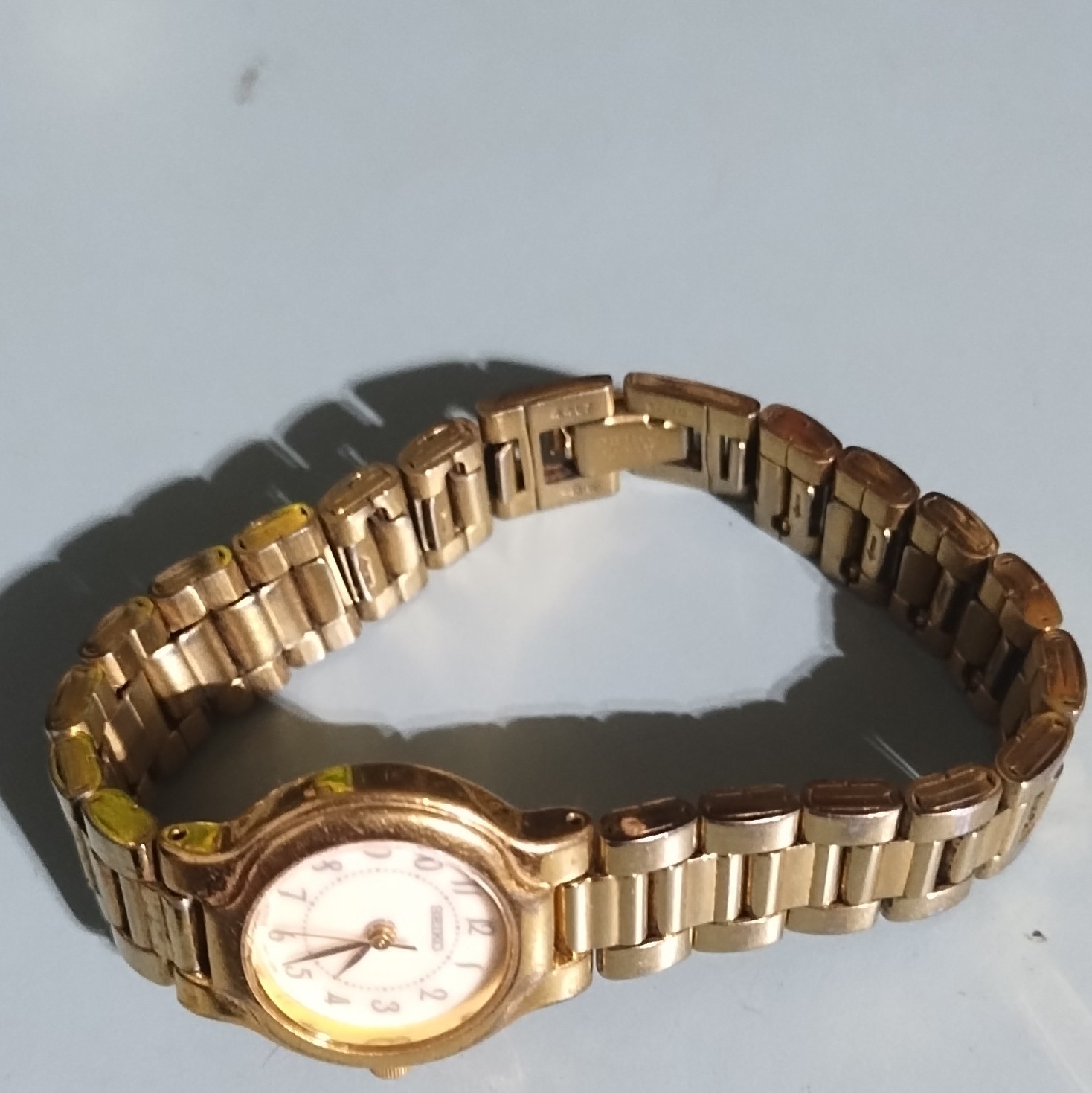 Seiko Women’s Quartz Vintage Gold-Tone Bracelet White Dial Water-Resistant 25mm