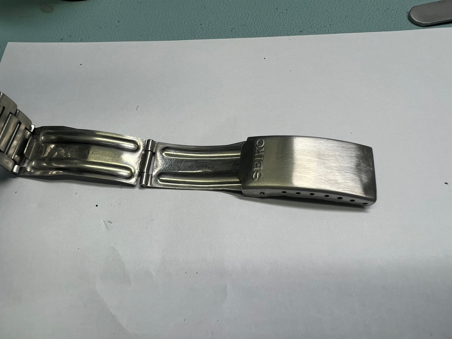 76. Seiko wristwatch 7005-8120 R date 37 mm running