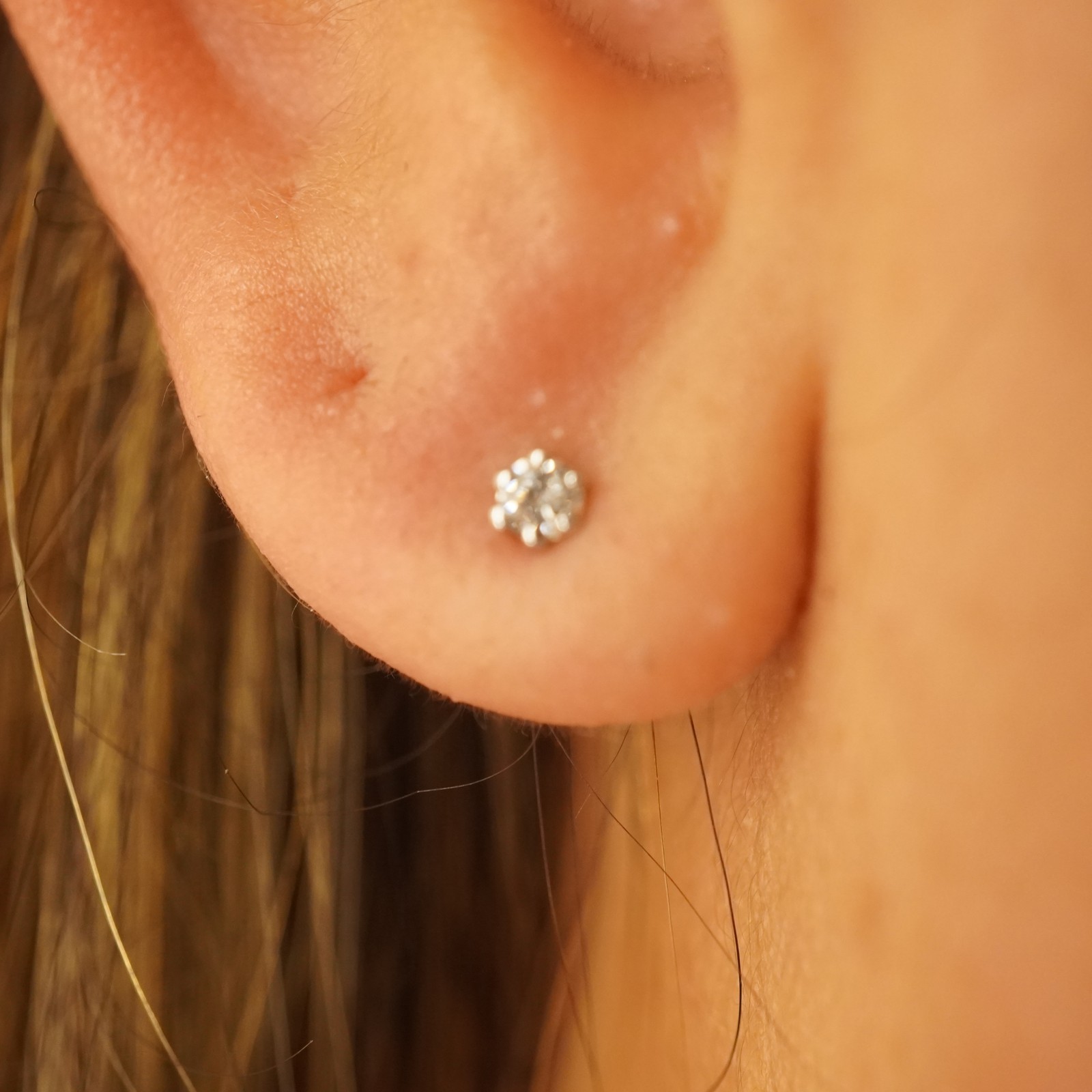 14k White Gold & 0.05ct Diamond Stud Earrings – Free Shipping USA