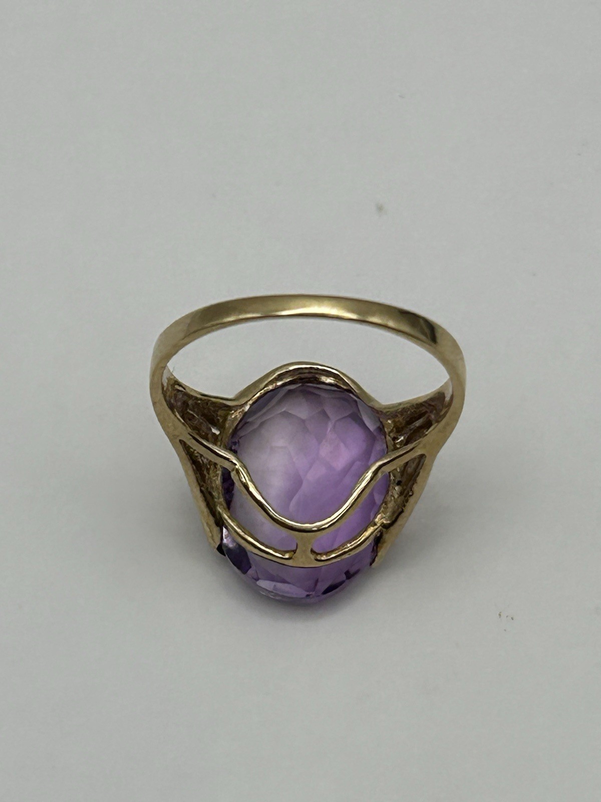 Vintage Large 9ct Gold & Amethyst Ring. Size O London 1990. 3.8 Grams