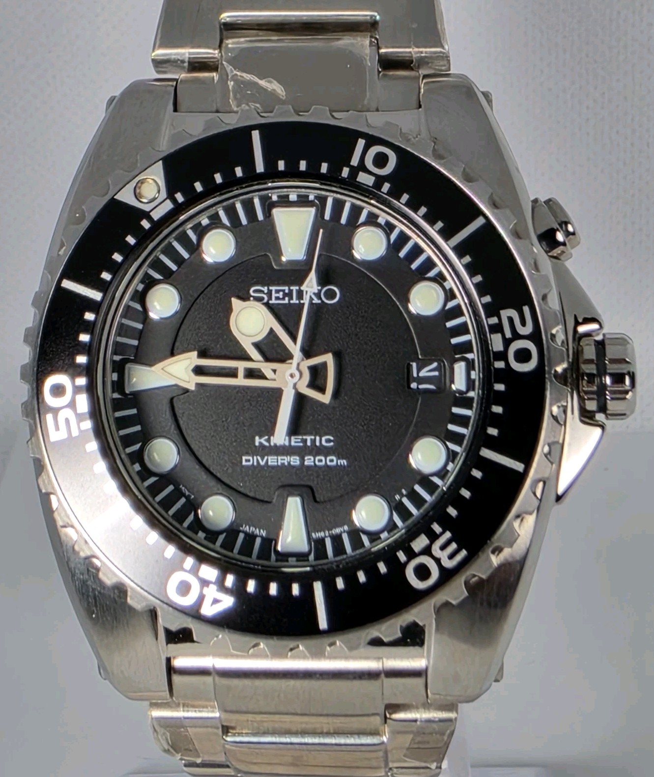 SEIKO KINETIC DIVERS MEN’S STAINLESS STEEL STEEL WATER RESISTAN 200M BLACK DIAL