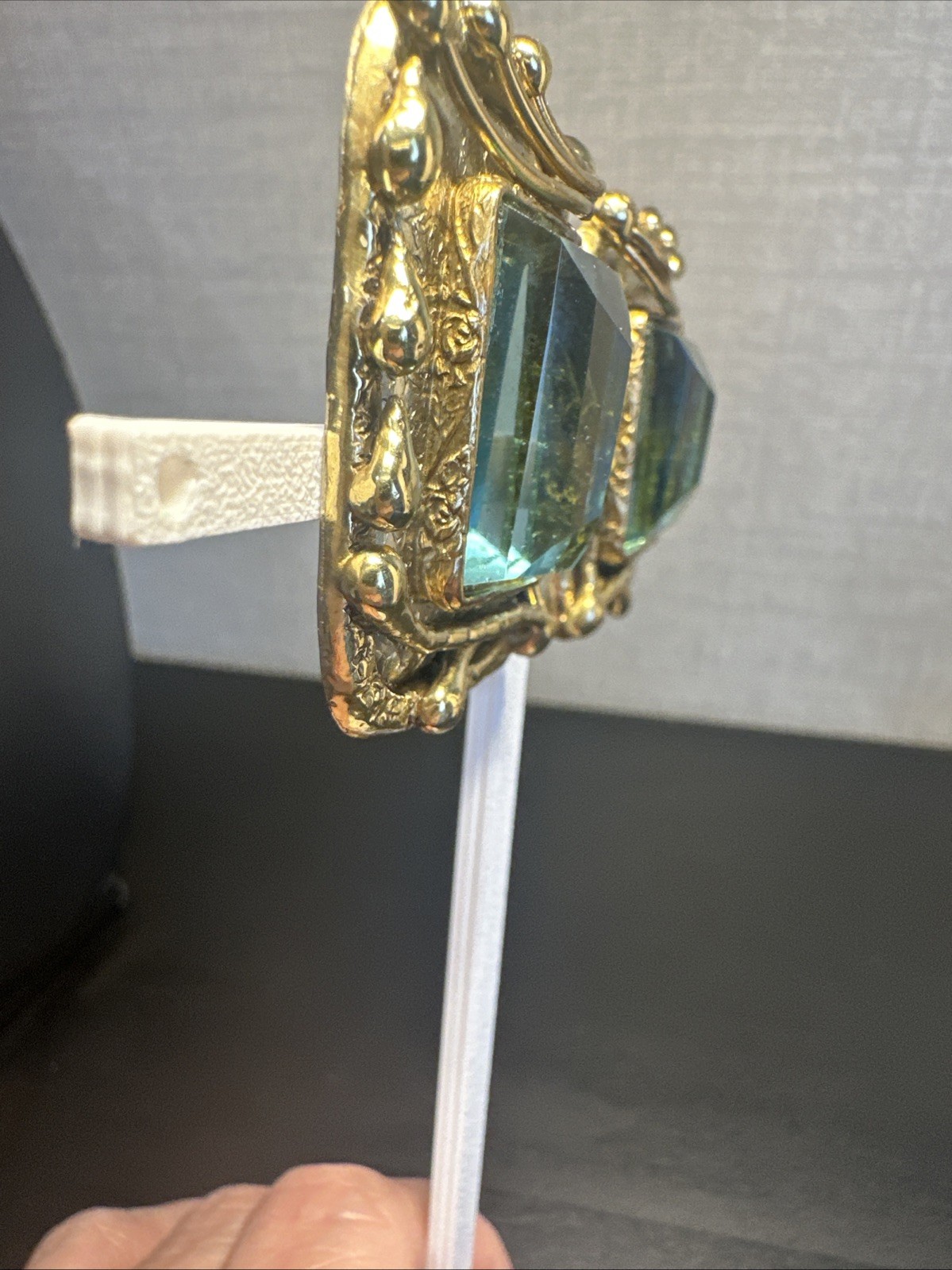 RARE VINTAGE IXEL ARTISAN RECTANGLE AQUA COLOR STONES GOLD TONE CLIP ONS