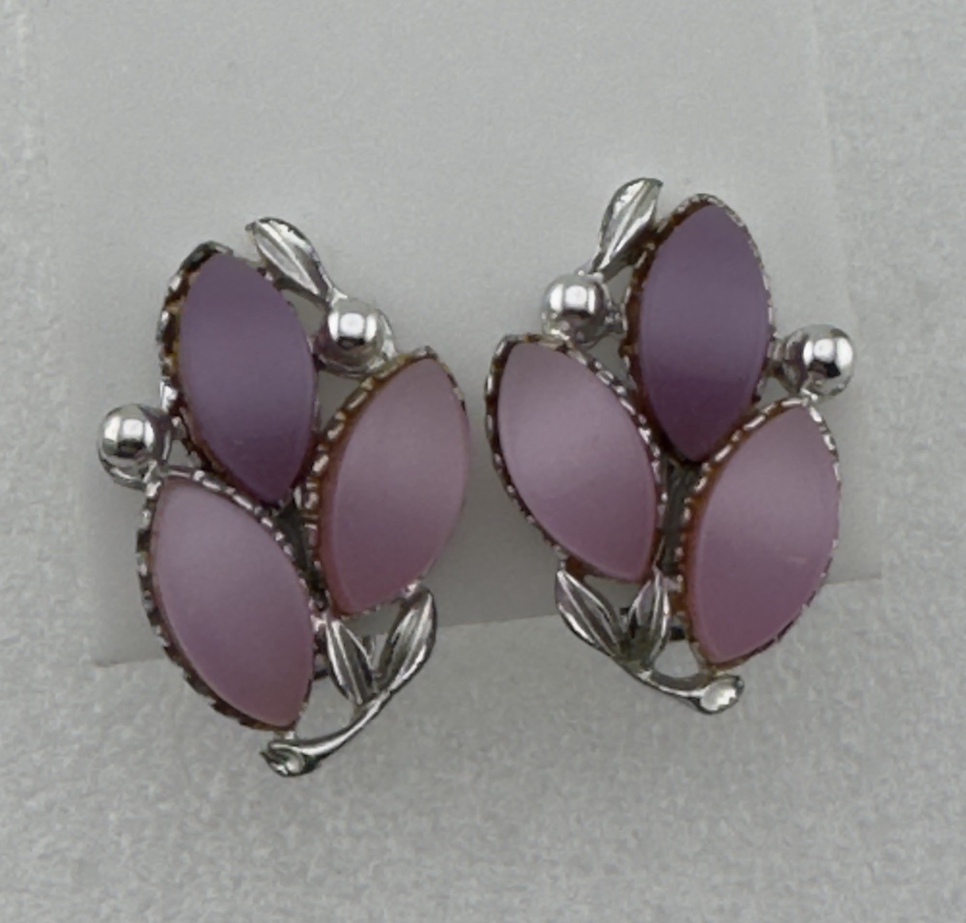 Vintage 1950s Pink Thermoset Lucite Leaf Clip-On Earrings Silver Tone Retro MCM