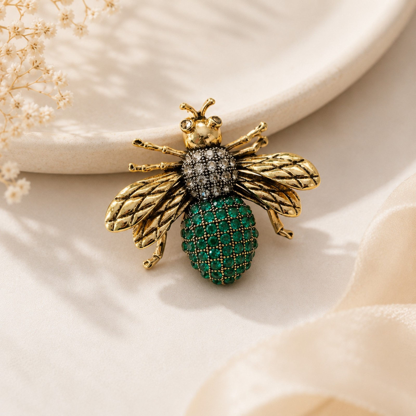 Bee Brooch Pin Crystal Style Insect Lapel Pin Vintage Fashion Jewelry Gift Pin