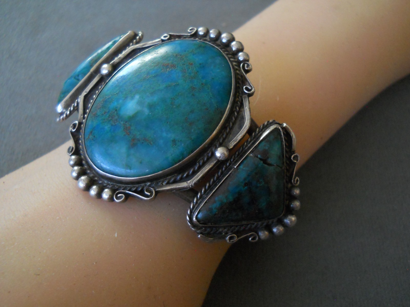 Native American Rich Blue Chrysocolla Sterlin Silver Cuff Bracelet 54g 2″ center