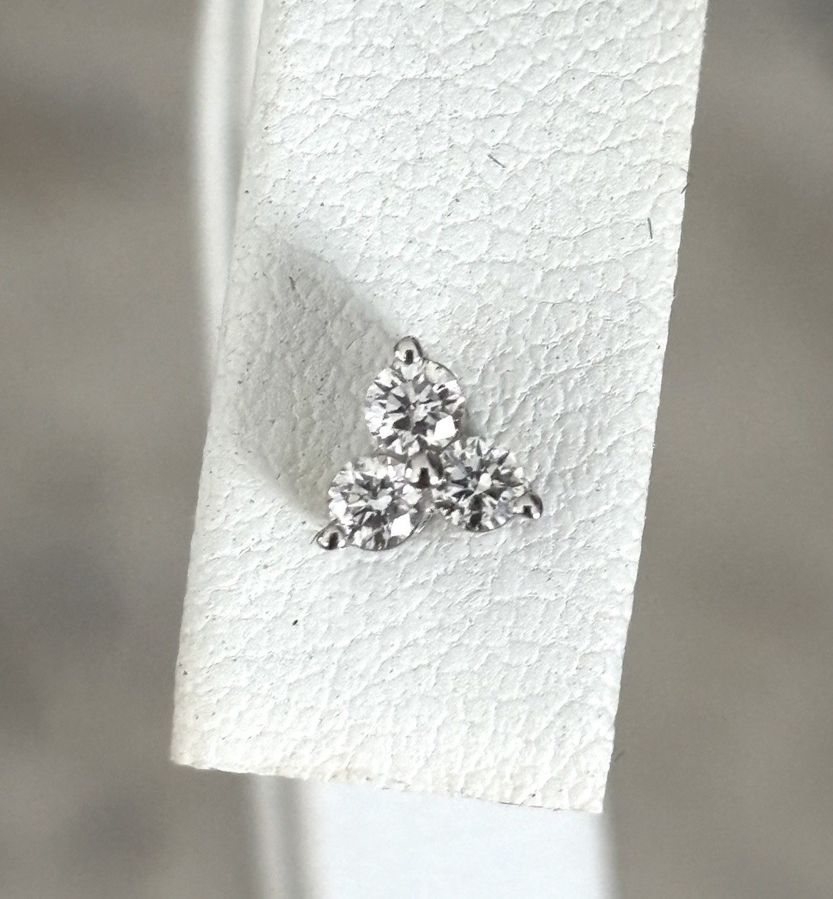 $450 IGI Certified NWT 14K White Gold .30Ct Round 3 Stone Clover Diamond Earring