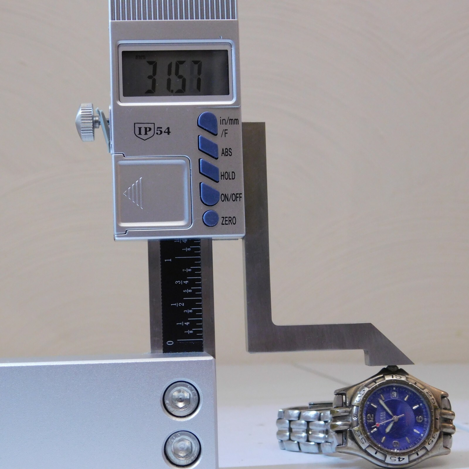 GUESS Waterpro Silver Tone Quartz Analog Ladies Watch Sz. 7″