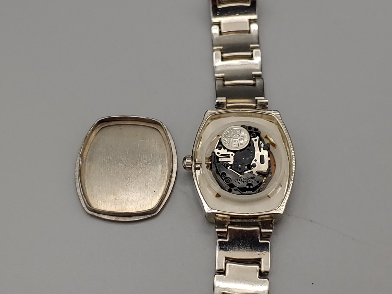WOMEN’S Silver Toned Silver Dial Watch Minimalist 24mm Sz. 7.25in Quartz New Bat