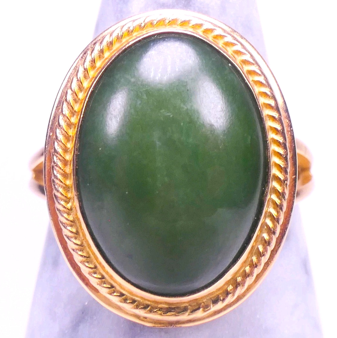 14K Yellow Gold `13.3X9.7mm Oval Jade Cabochon Split Shank Ring Size 4.5 4.10g