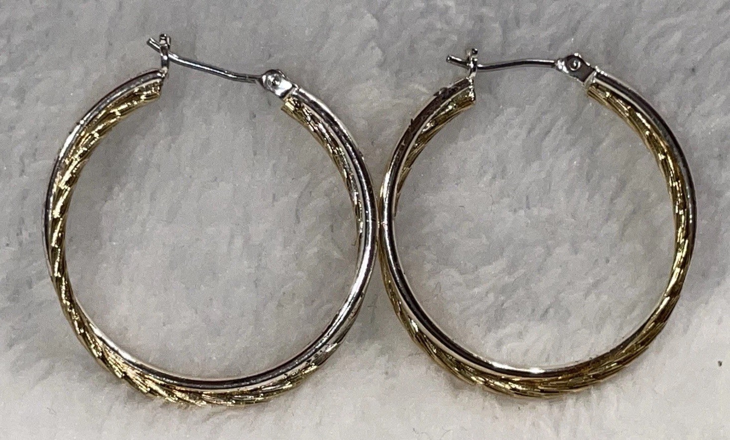 VTG Hoop Earrings Two Tone – 1OK Yellow Gold & Sterling Diamond Cut Twisted