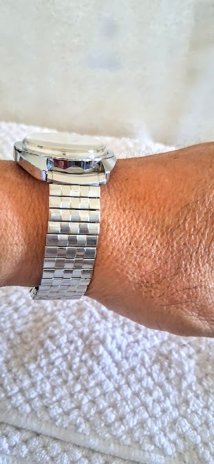 Vintage Timex Electric Dynabeat Mens Watch All Silver Tone With Day-Date SS Band