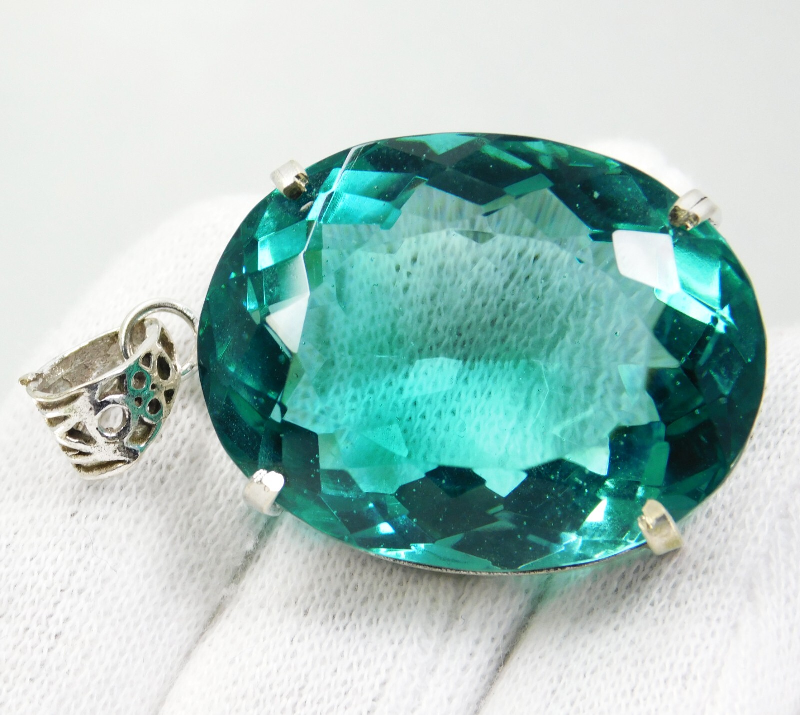 Certified, Natural 138.20 Ct Excellent Blue Aquamarine Pendant Oval Cut Gemstone