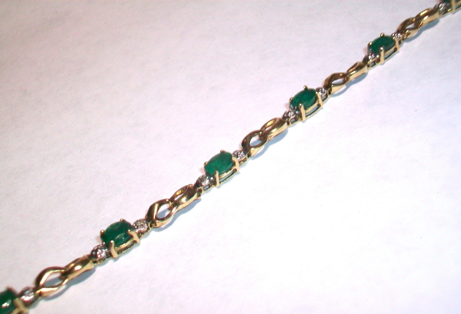 Vintage 10K Yellow Gold Oval Green Emeralds (10) Diamond (2) Bracelet 3.2 Grams