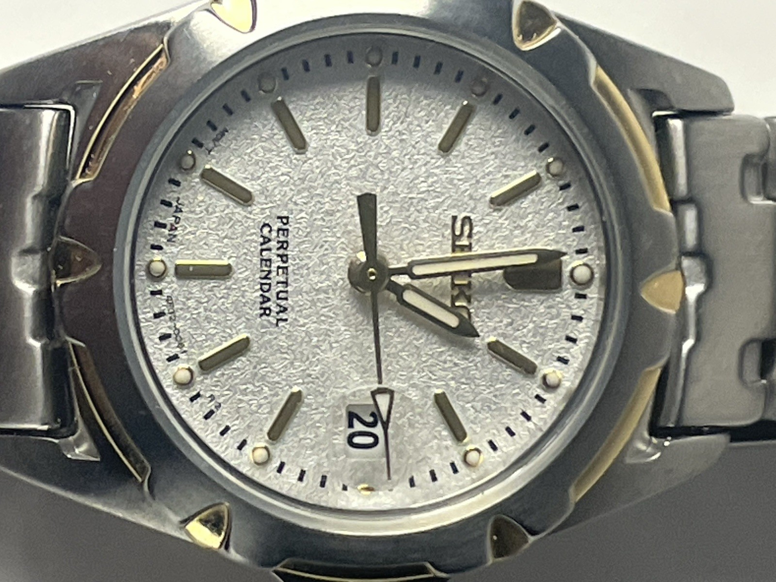 Seiko Perpetual Calendar Quartz Dress Watch Silver Dial Two-Tone Bracelet Box