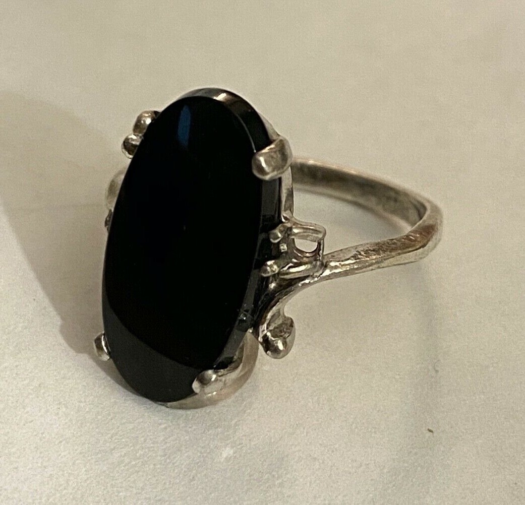 Vintage 925 Sterling Silver Onyx Ring Size 7.75