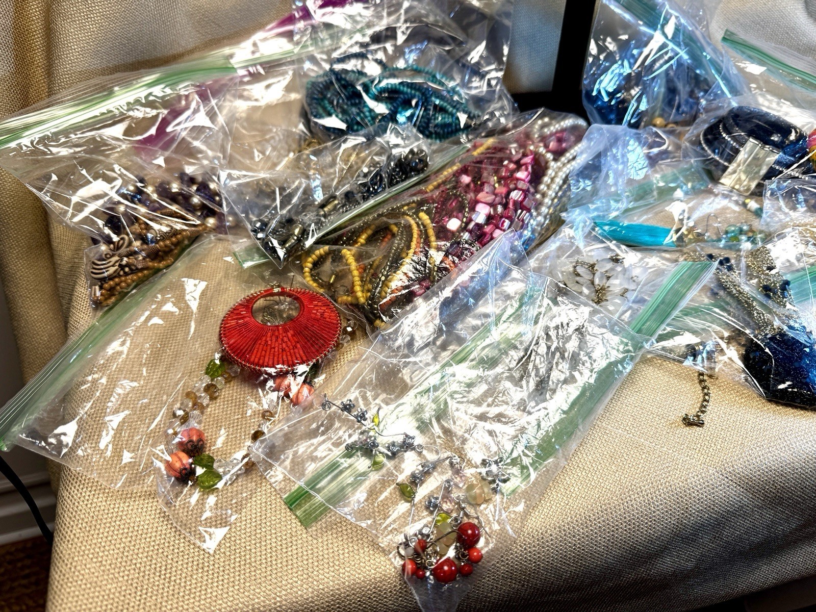 Mixed Fashion Jewelry Bagged – 50+ Multicolor Necklaces Bracelets, velvet T-bar