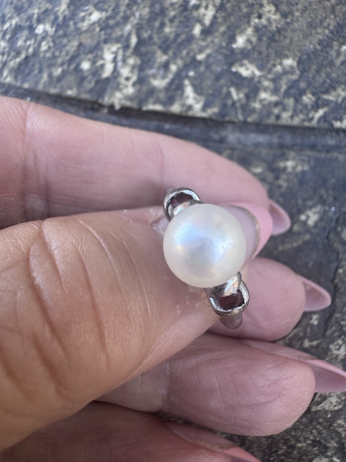 Sterling Silver 925 8mm Pearl Ring With Garnet Side Accents Size 7.25 2.82 G