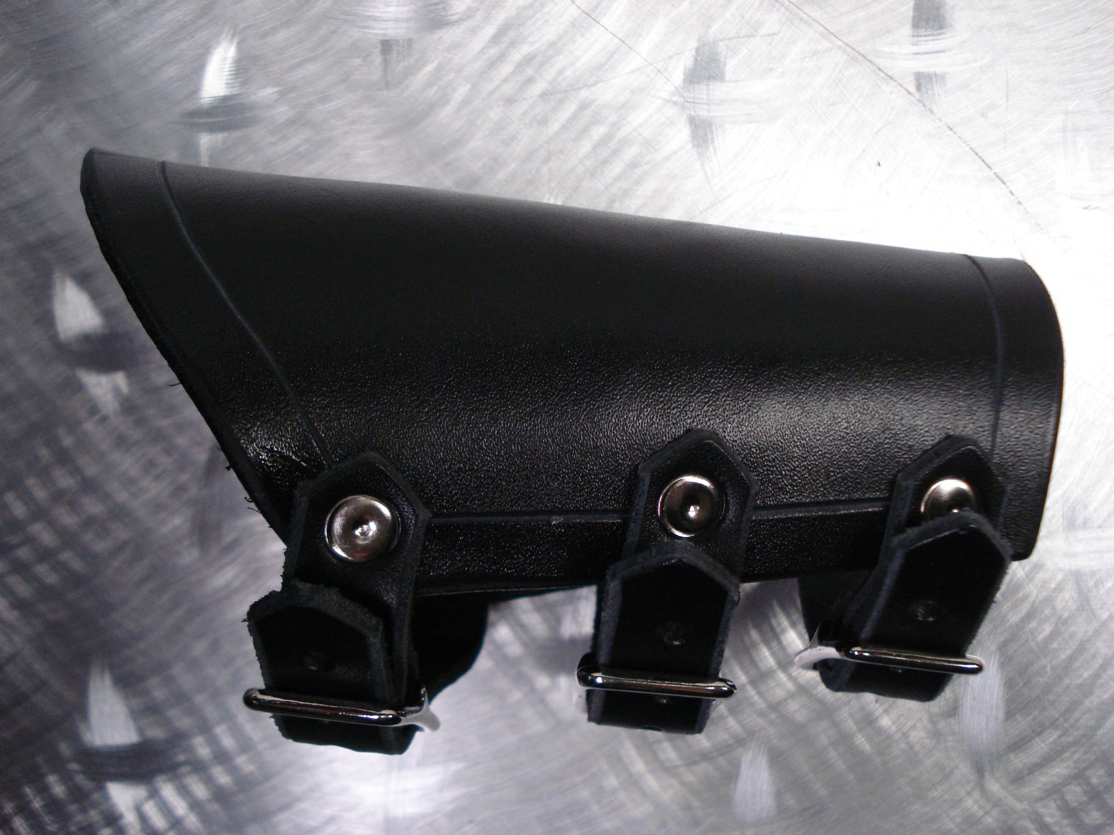 BLACK PLAIN LEATHER GAUNTLET. BLACK DEATH (MDLG0243)….. REVENGE