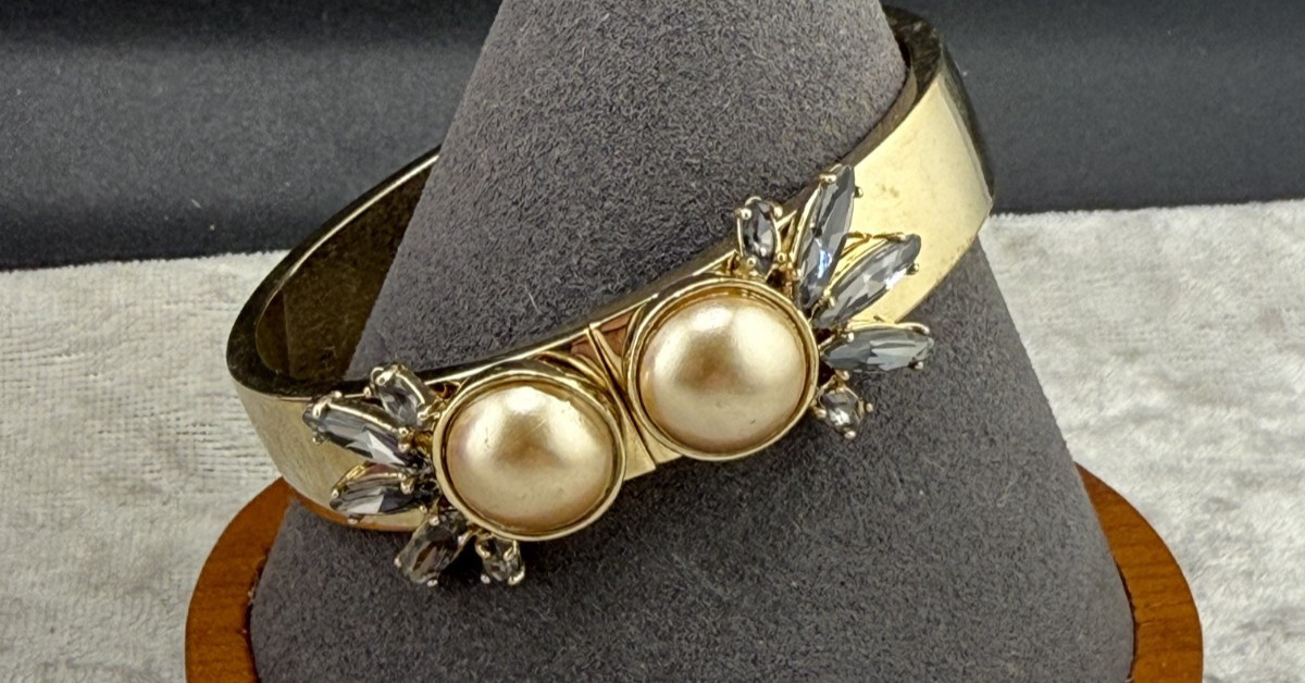 Vintage Ann Taylor Bangle Bracelet Faux Pearl Smokey Rhinestone 6.5″ Signed