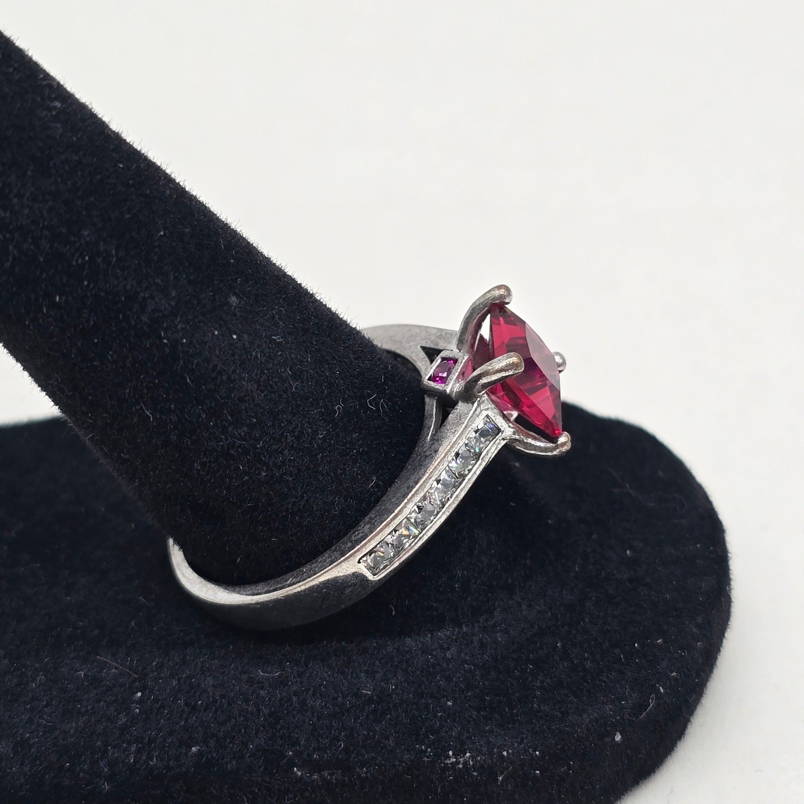 925 Sterling Silver Pave Rhinestone Red Stone Cocktail Ring Size 9 Elegant