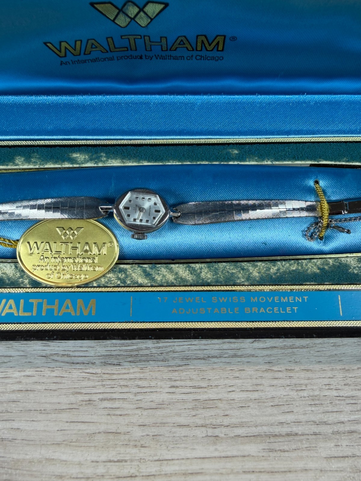 Vintage Waltham 17 Jewel Ladies Watch Incabloc Swiss In Original Box Display