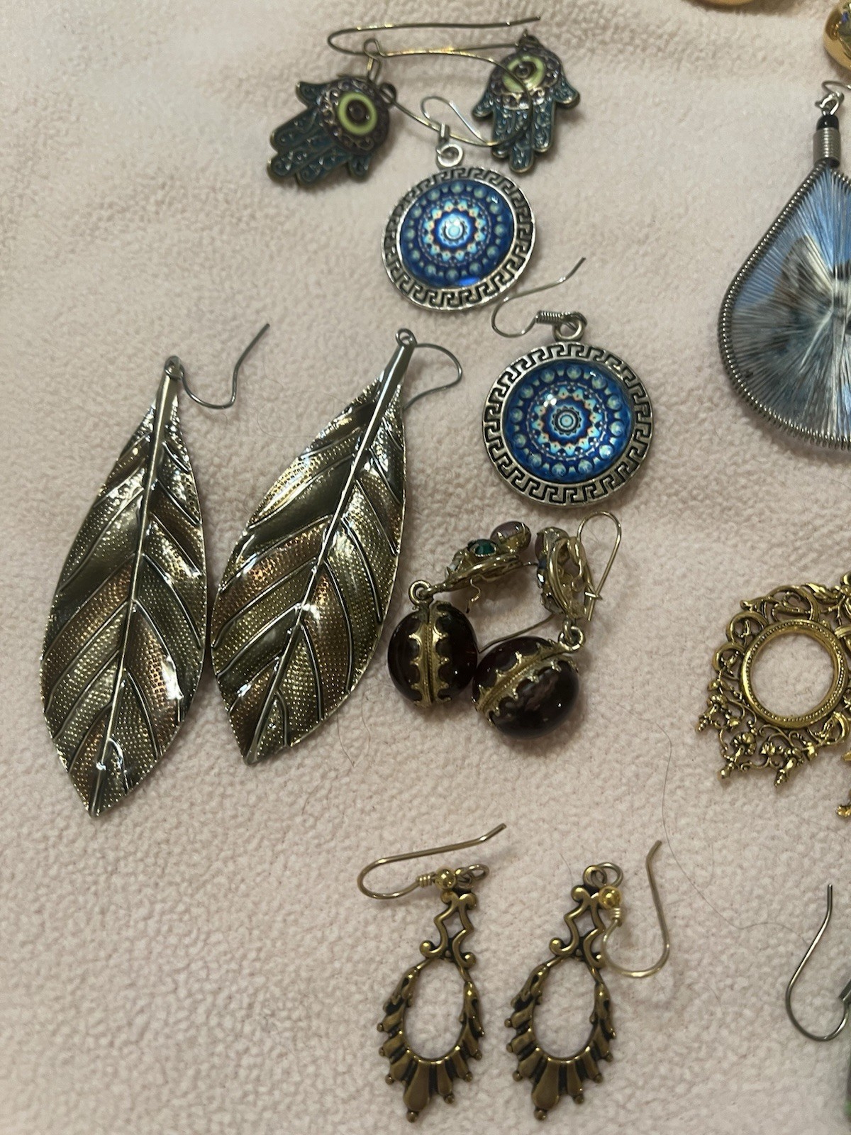 Mixed Lot Of 13 Pairs Of Earrings. 4 rings. Preowned