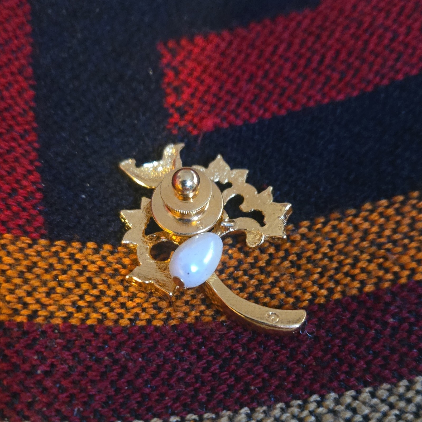 Gold Tone Floral Pin Brooch w/ Simulated White Imitation Pearl, Butterfly