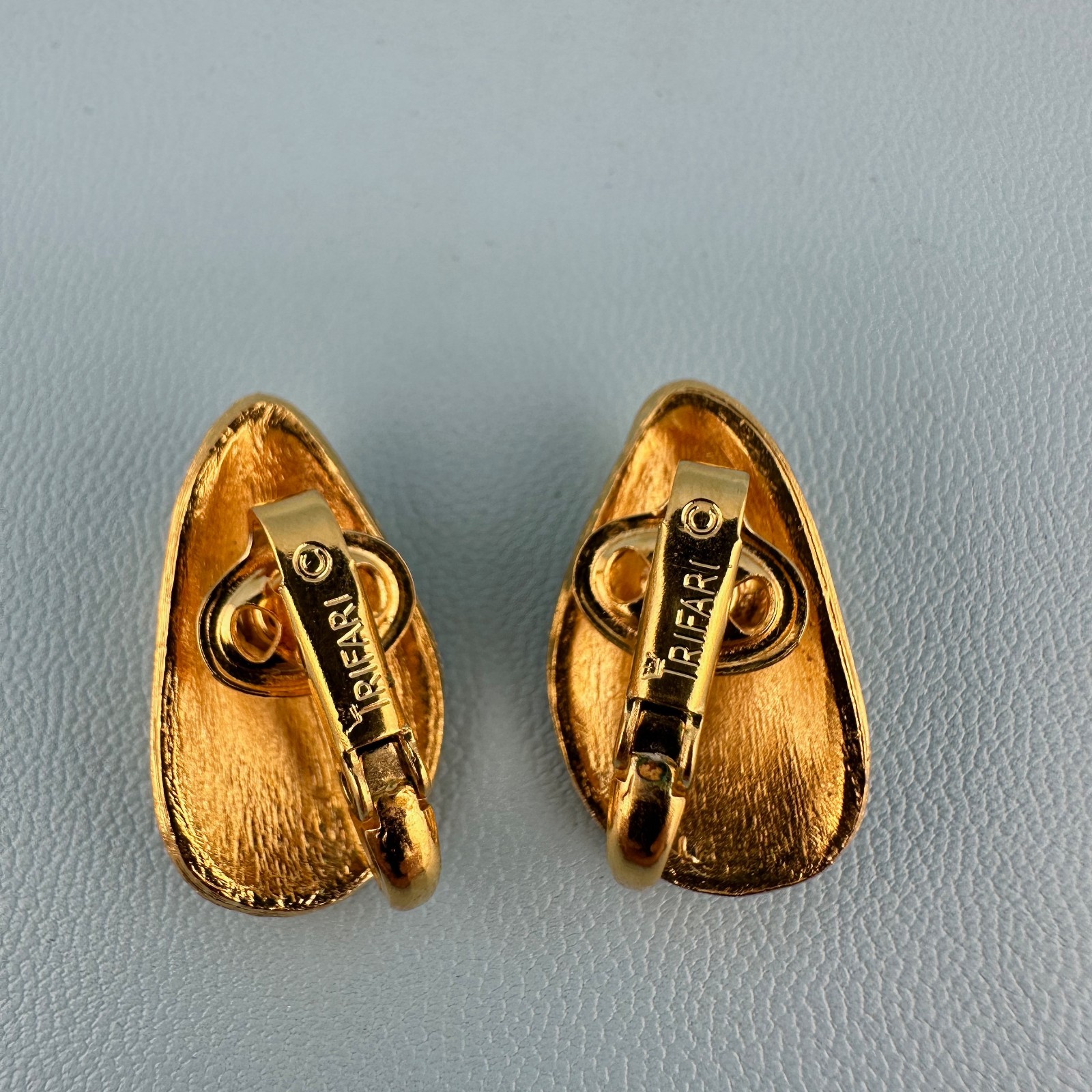 Vintage Crown Trifari Mussel Shell Clip On Earrings Brushed Satin Gold Tone RARE