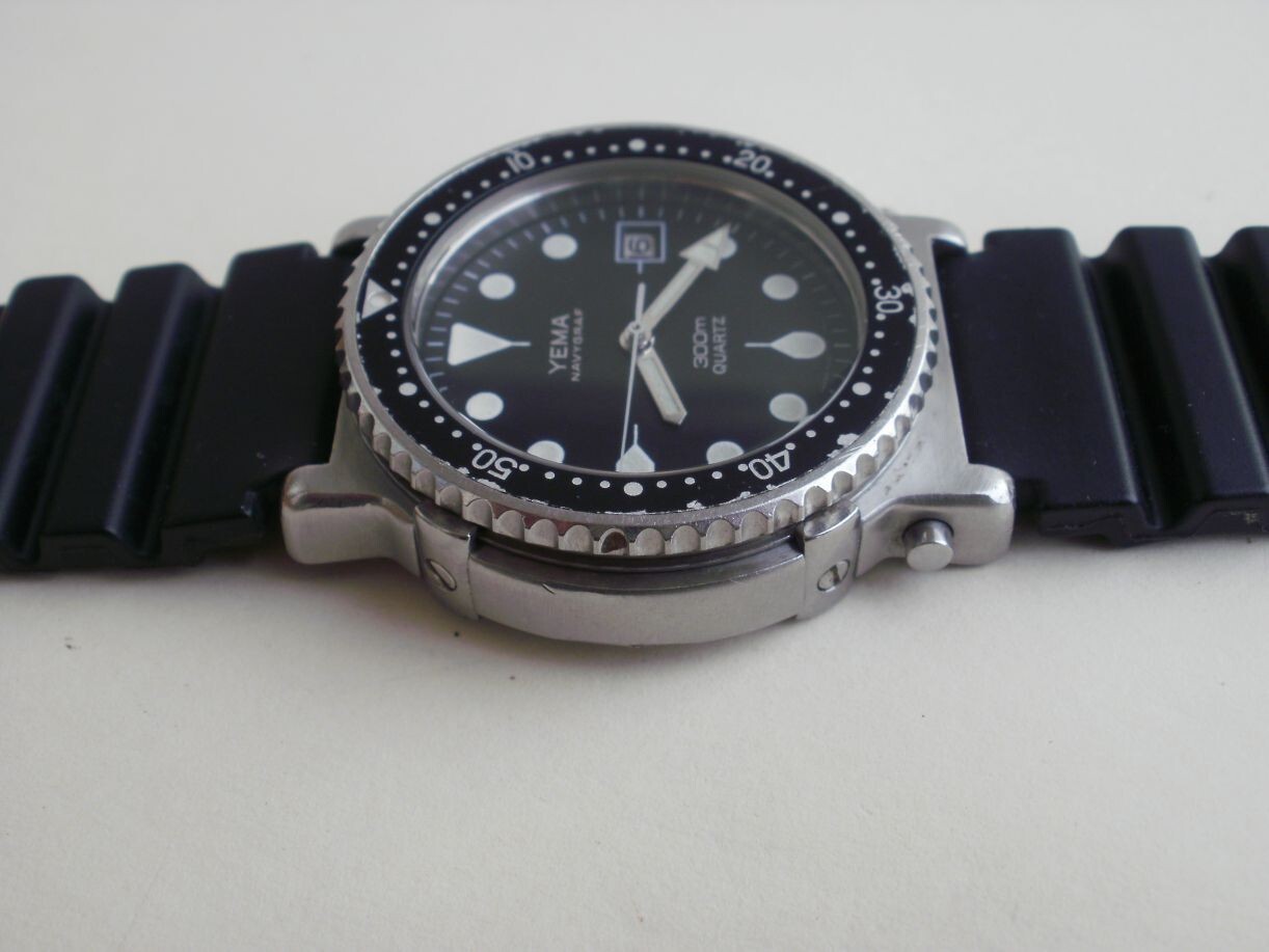 Yema Navygraf 300m. men’s ref.T9 043 6 original diver quartz vintage wrist watch