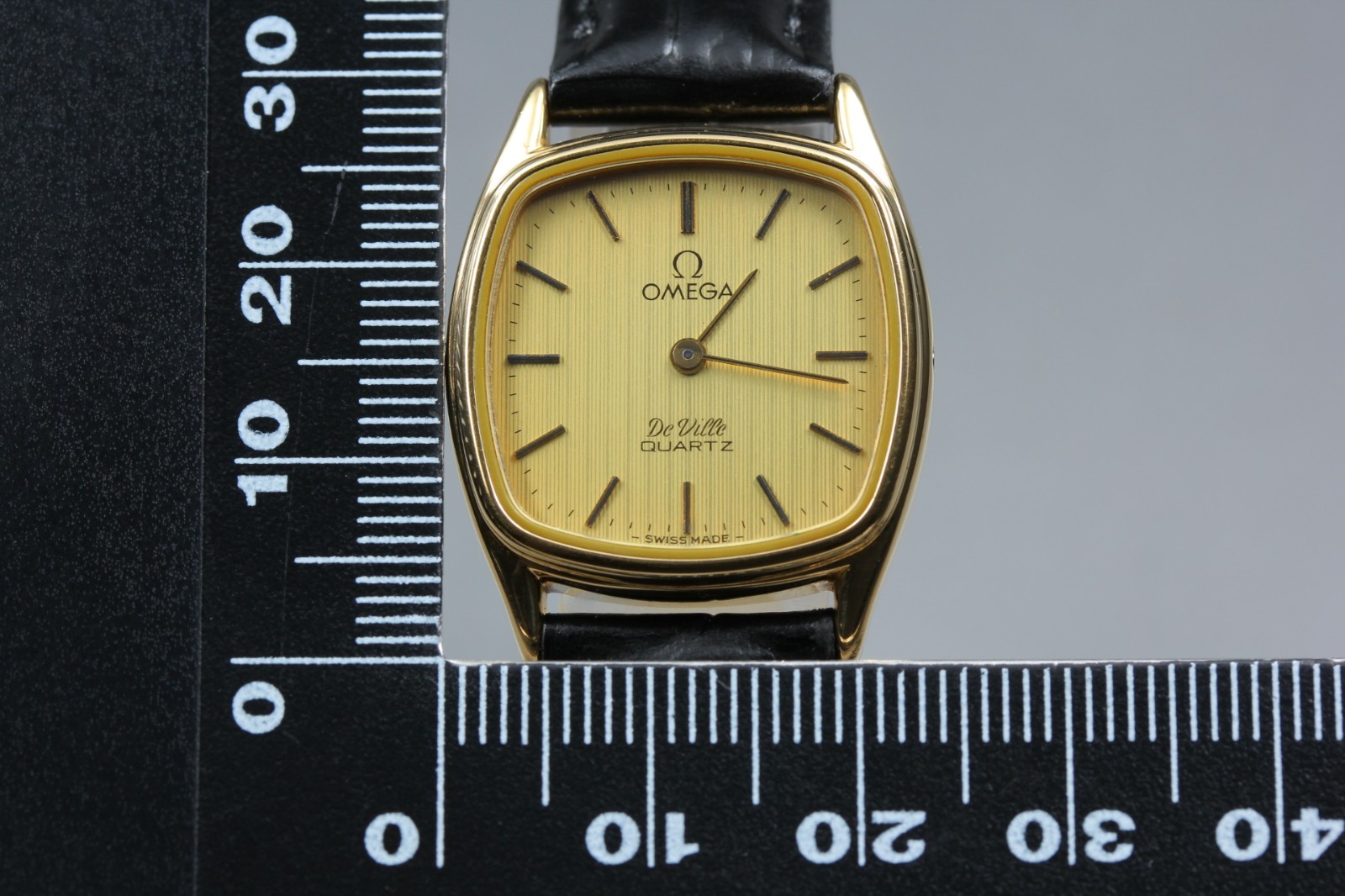 VINTAGE Omega De Ville Cal.1365 Gold Square Push Crown Quartz Women Watch JAPAN