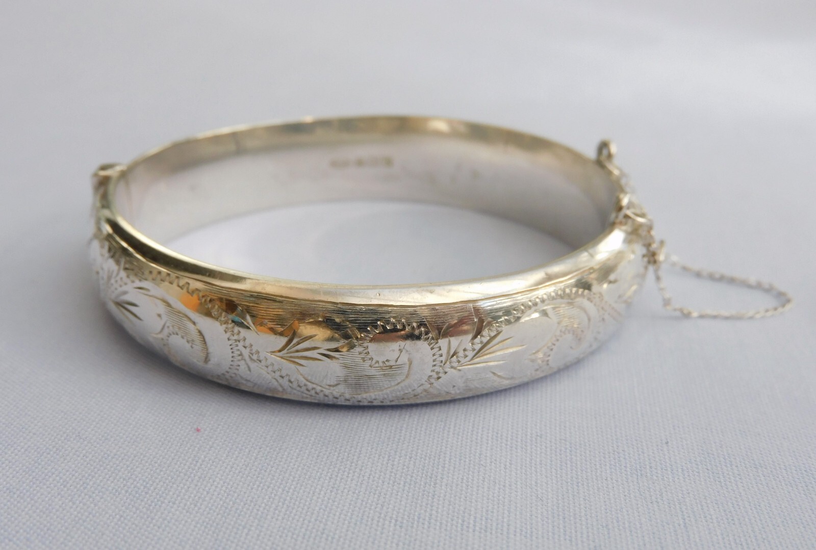 CPS BIRMINGHAM 1966 HALF ENGRAVED SOLID STERLING SILVER HINGED FLORAL BANGLE