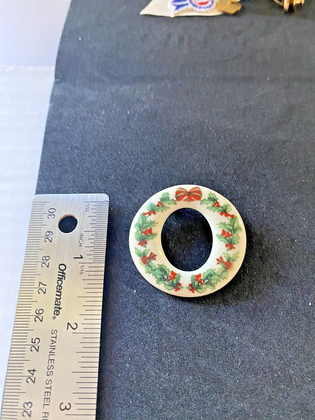 SPODE CHRISTMAS Cheer Wreath PIN