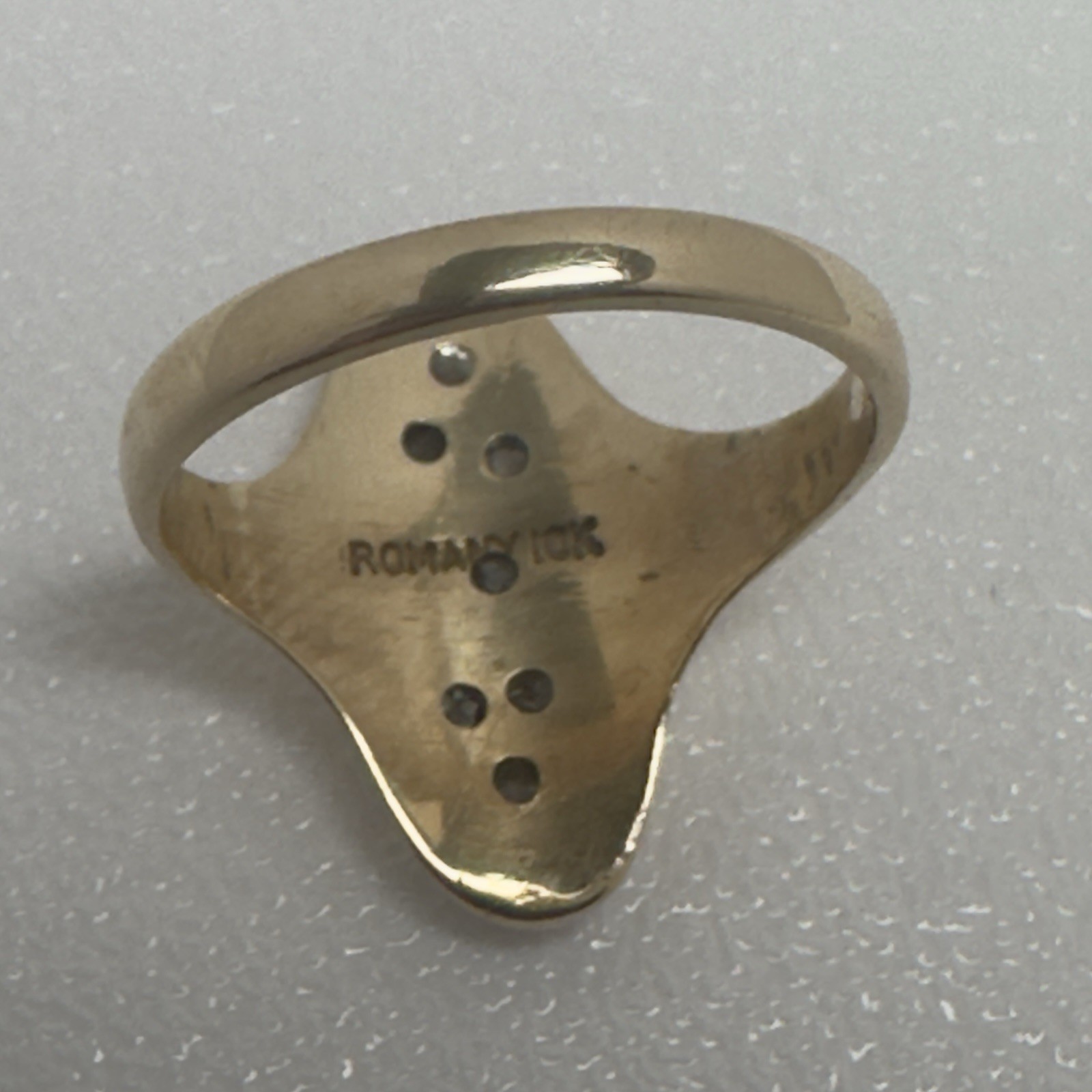 10kt Yellow Antique Ring with 0.32 ctw 7 old cut diamnonds, size 4 1/2, 3 Grams