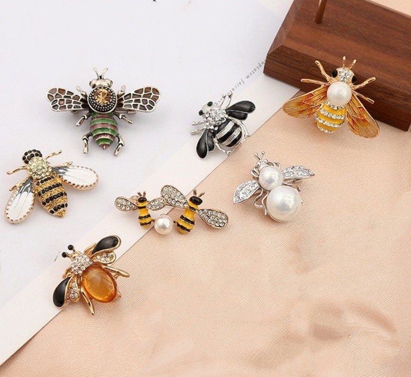 Wholesale 7PCS Mixed Lots Fashion Rhinestone Enamel Bee Brooch Pins