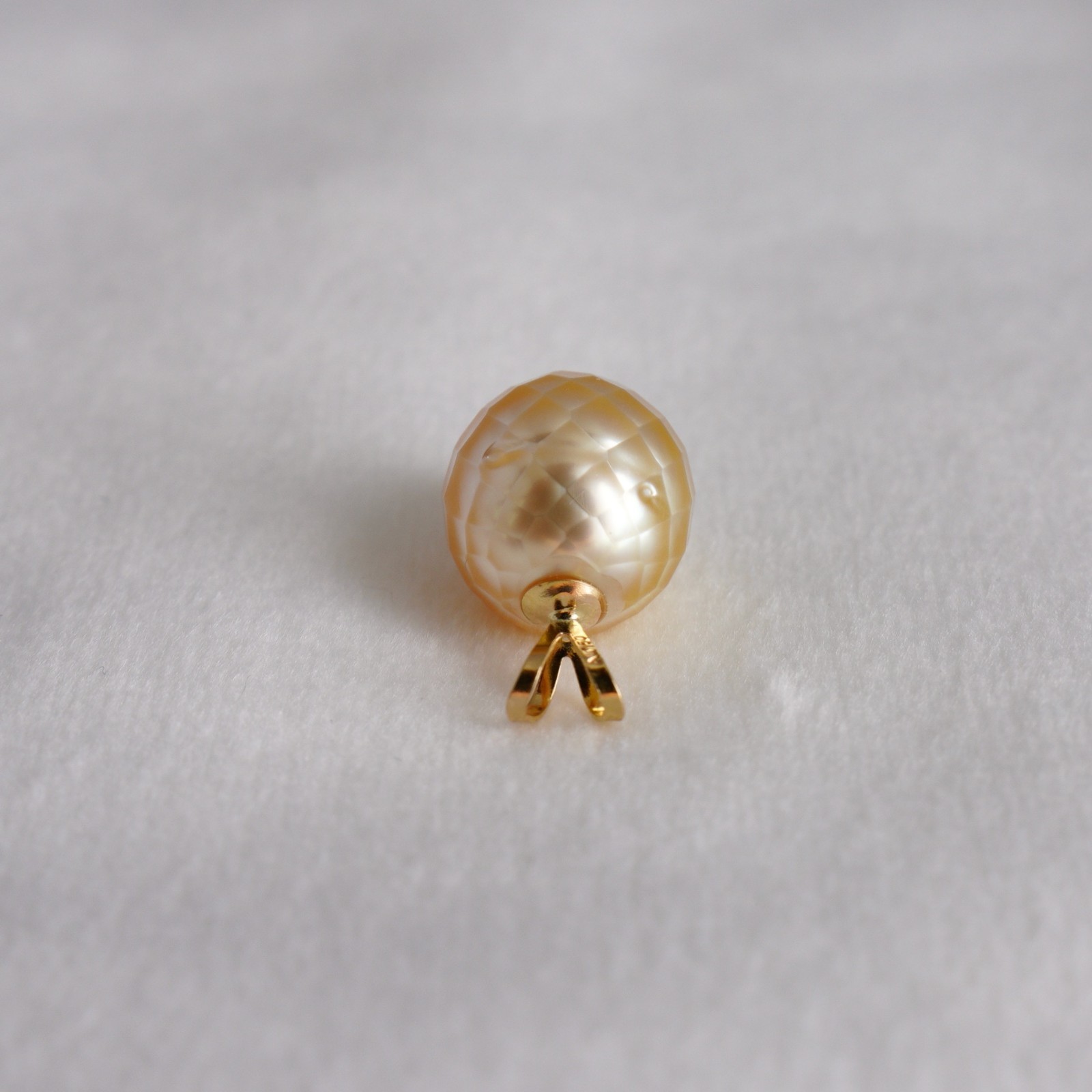 High Luster 10.7mm Golden Faceted South Sea Pearl Pendant 18Kt Yellow Gold,Gift