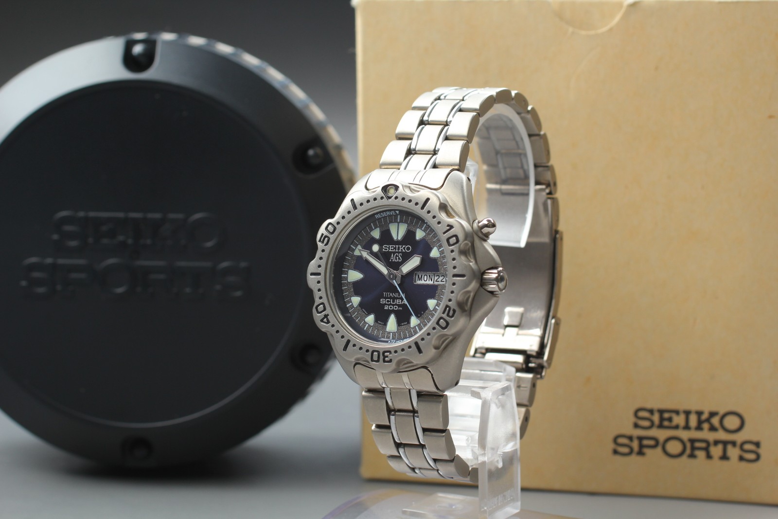 [N MINT w/ BOX] SEIKO Kinetic Titanium Diver’s 5M23-6B40 Qz Day/Date Men’s Watch
