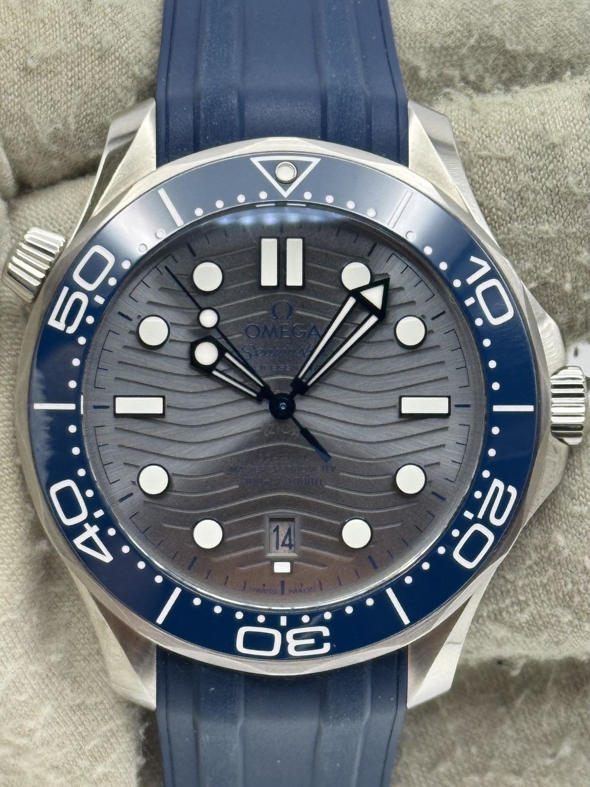 Omega Seamaster Diver 300M Gray Dial Rubber Strap 210.32.42.20.06.001 Unworn ’25
