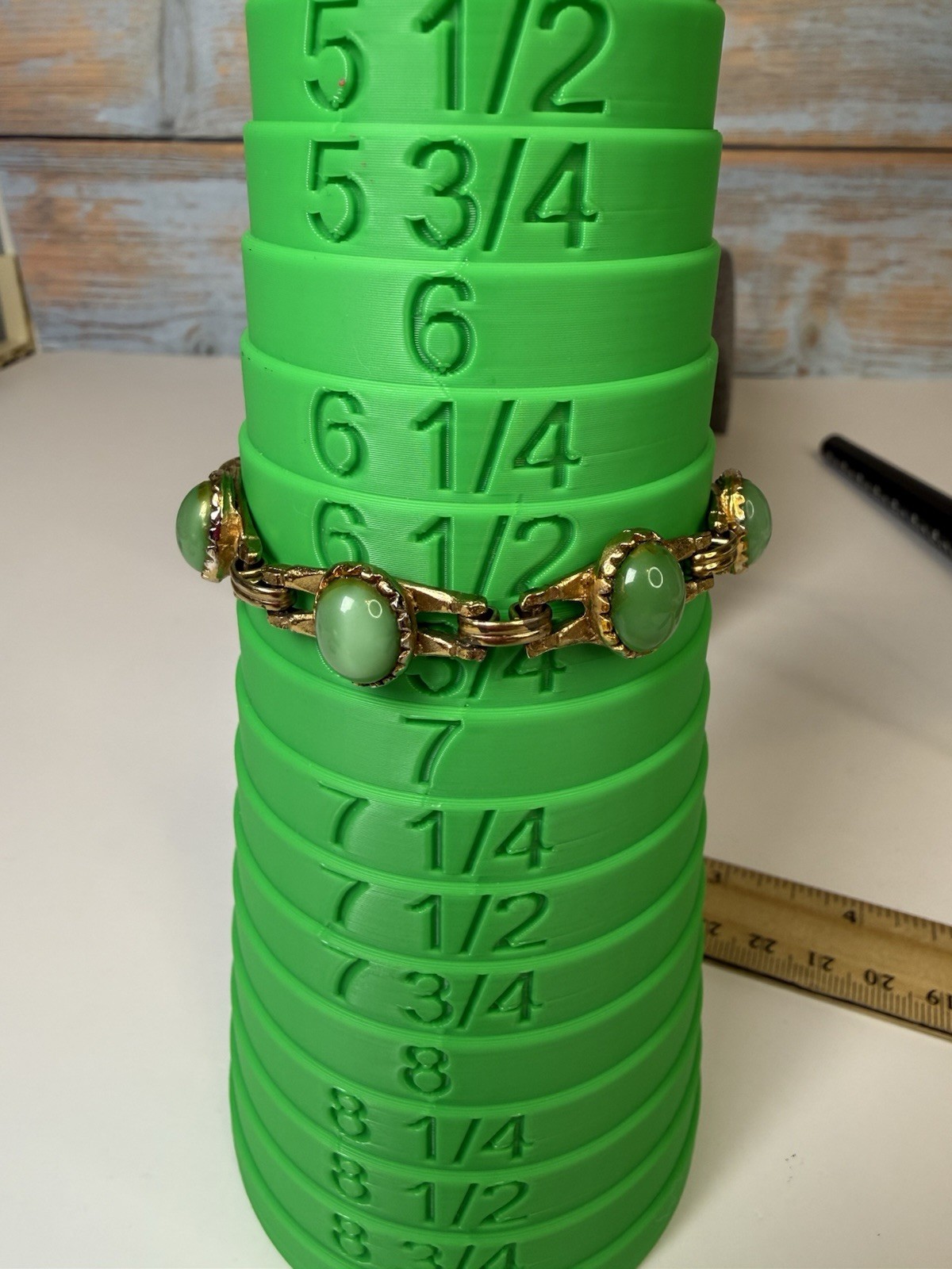 Green oval glass cabochons bezel set & gold tone link bracelet 6.5”